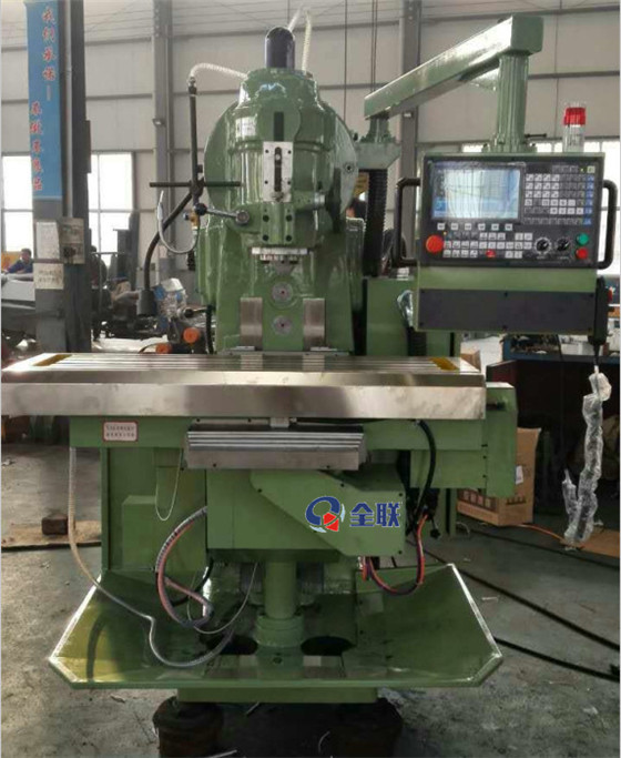 XK5040立式(shì)升降台(tái)數控銑(xǐ)床 XK5040立式(shì)升降台(tái)數控銑(xi)床