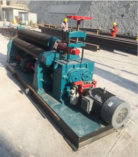 三輥卷(juan)闆機