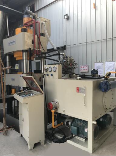 Y32-500T鹽舔磚四柱(zhu)液壓機