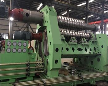 新疆電液伺(si)服四輥波紋闆卷(juan)闆機