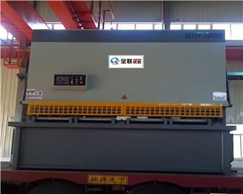 剪(jian)闆機設(shè)備操作(zuò)人員安(ān)全須知(zhī)