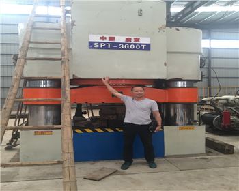 四柱液(ye)壓機 四柱液(yè)壓機